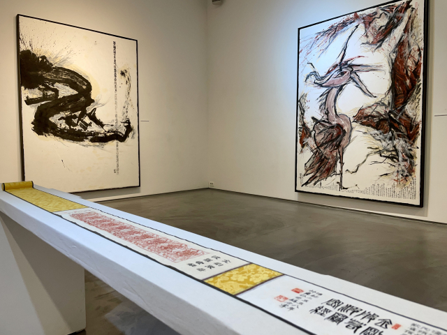 대덕문화전당에 전시된 박세호 서예가의 작품들. 이연정 기자