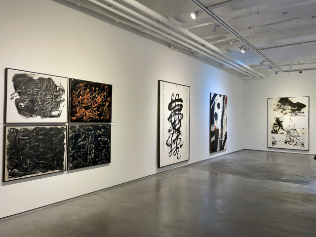 대덕문화전당에 전시된 박세호 서예가의 작품들. 이연정 기자