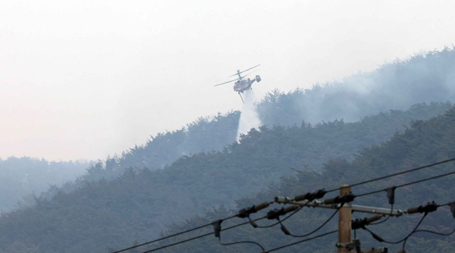 고비 넘긴 밀양 삼랑진 산불…진화율 70%, 주불 진화 총력