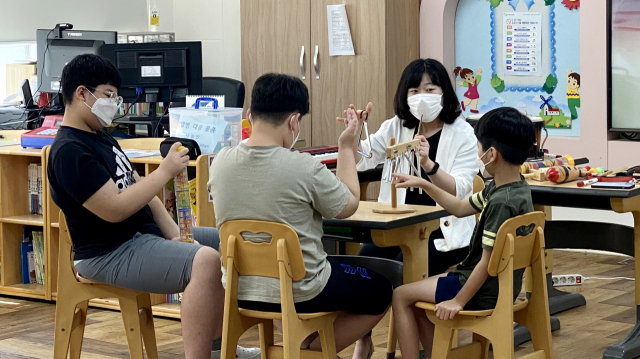 대구달성교육지원청은 지난 24일 화원초등학교 특수교육대상 학생이 속한 특수학급을 대상으로 