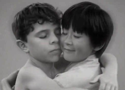 두 소년공 포옹 영상이 300만뷰?…李대통령 