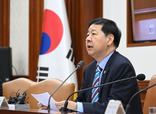 구윤철 부총리 겸 재정경제부 장관이 25일 서울 종로구 정부서울청사에서 열린 경제관계장관회의 겸 산업경쟁력강화 관계장관회의를 주재, 모두발언을 하고 있다. 2026.2.25. 재경부 제공