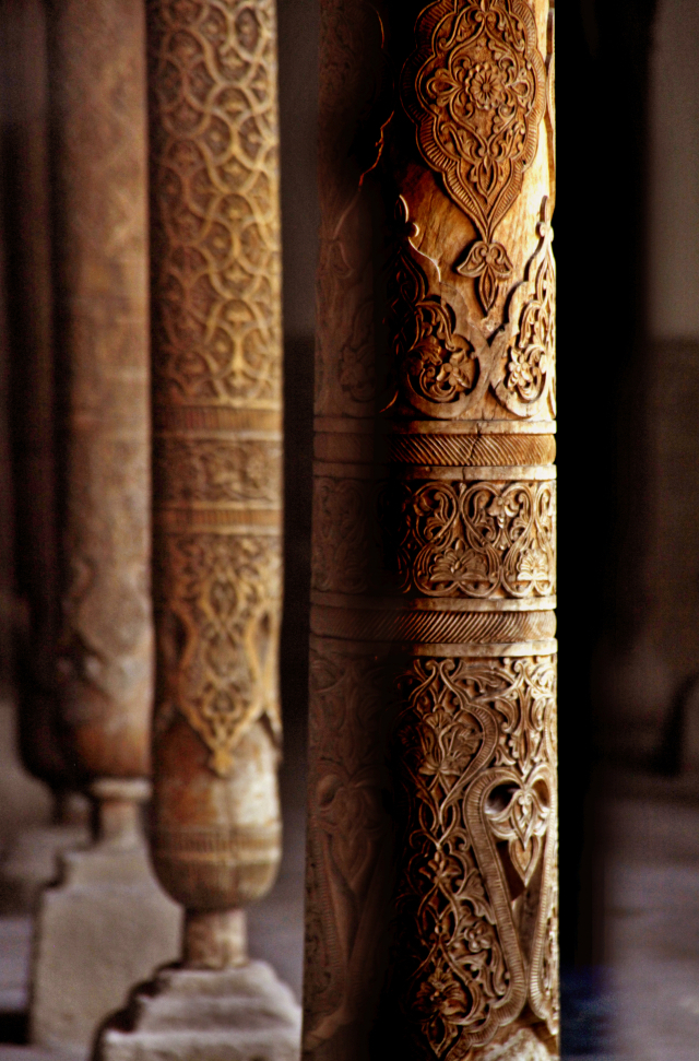 오랜 세월동안 주마모스크를 지켜온 나무기둥들이 섬세한 조각 문양을 아직도 간직하고 있다. 박순국 전 경일대 교수 제공