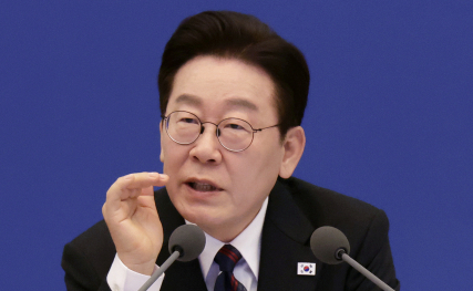 깨끗한나라 '100원 생리대' 출시에…李 