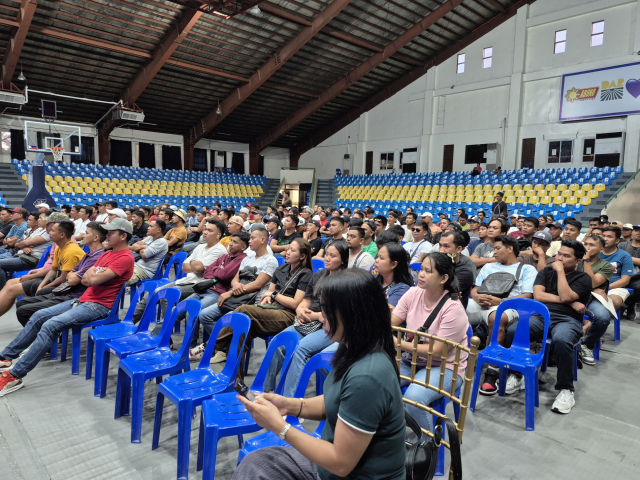 필리핀 로살레스시 계절근로자들이 한국문화교육을 받고 있다. 영주시 제공