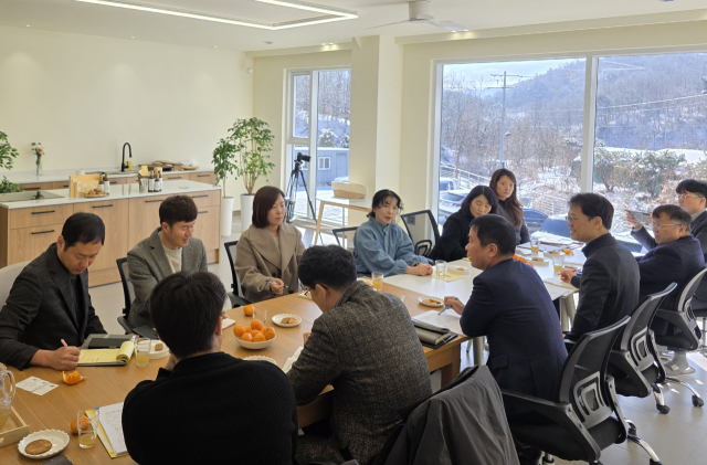 영주세무서가 청년창업 지역 기업인들을 만나 현장의 목소리를 들었다. 영주세무서 제공