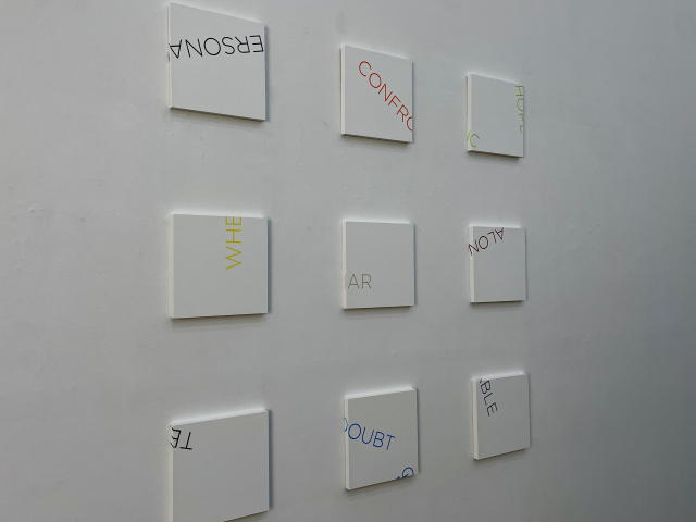 로버트 배리의 작품, 9 Square pieces.