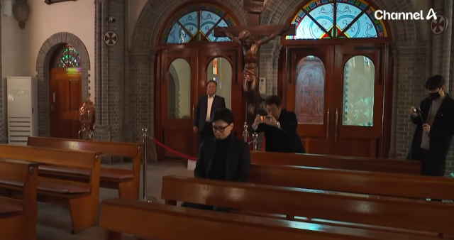 25일 대구 중구에 위치한 계산성당에서 기도문과 찬송가 등이 들어있는 