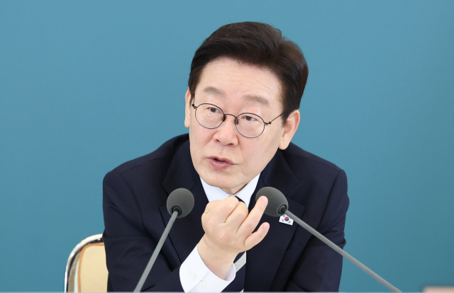 이재명 대통령이 25일 청와대에서 열린 확대국가관광전략회의에서 발언하고 있다. 연합뉴스