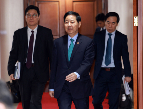 고물가에 칼 빼든 정부…할당관세 부정이용 특별수사·교복·학원비 전방위 관리