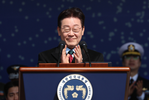 [속보] 李 대통령 지지율, 취임 후 최고치 찍었다…67%기록