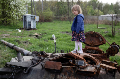 [사진으로 보는 세계:사보세] 공습 사이렌 아래 우크라이나 아이들