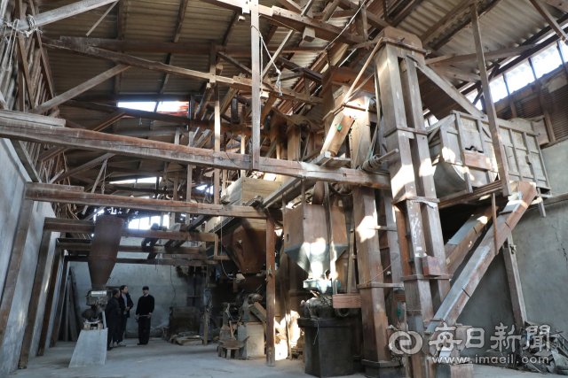 문화재청 지정 등록문화재 제720-5호인 풍국정미소 내부에 옛 도정기계가 당시 모습 그대로 남아 있다. 정운철 기자 woon@imaeil.com