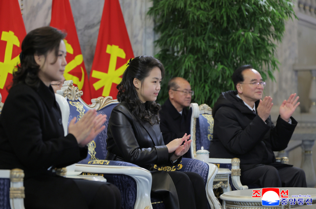 북한 노동당 제9차대회기념 열병식이 지난 25일 밤 평양 김일성광장에서 열렸다고 조선중앙통신이 26일 보도했다. [국내에서만 사용가능. 재배포 금지. For Use Only in the Republic of Korea. No Redistribution] 연합뉴스