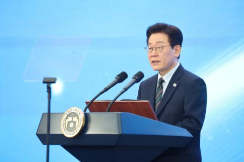 李대통령 지지율 64%…지난해 7월 이후 최고