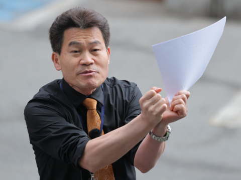 경찰서 앞 전한길 