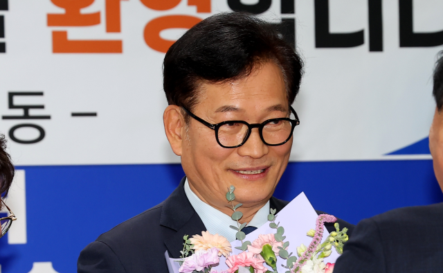 '돈봉투 파문' 송영길, 3년 만에 다시 민주당 품으로