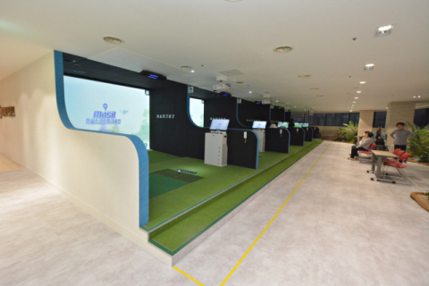 대백프라자, '개장 1주년' 스크린 파크골프 확대 개장