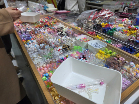 새 학기 책상 꾸며볼까… 커스텀 키보드·볼펜이 대세 [트렌드경제]