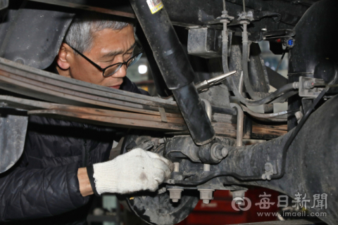 [두나의 두발 산책] 고쳐 쓰고, 고쳐 쓰고… 자동차 명장들의 동네
