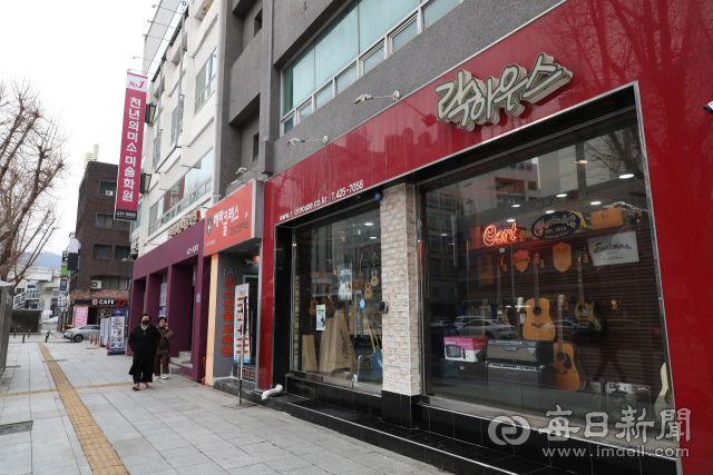 악기점과 음향기기 상가 30여 곳이 모인 명덕악기장인거리 모습. 매일신문 DB