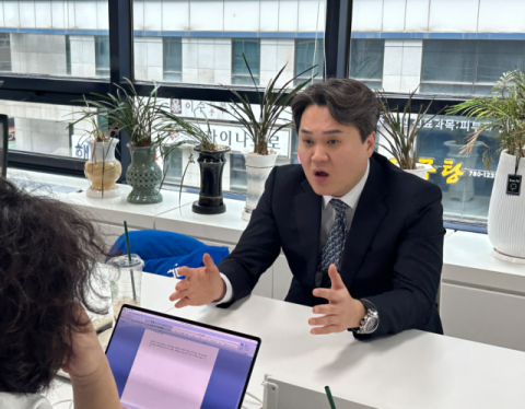 우파 언론사를 찾아온 이재명 키드 [최훈민의 심연]