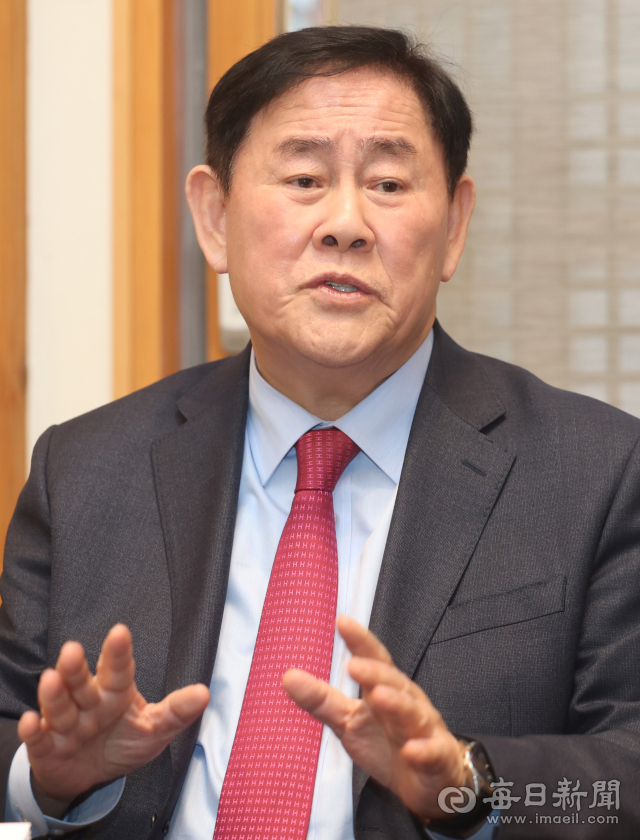 최경환 국민의힘 경북도지사 예비후보가 27일 대구 시내 모처에서 매일신문과 인터뷰를 하고 있다. 안성완 기자 asw0727@imaeil.com