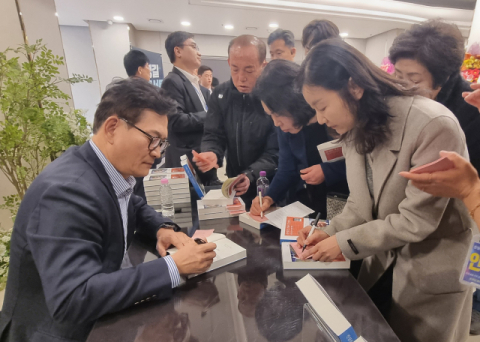 송영길 민주당 복당후 첫 행보…대구서 출판기념회 열어