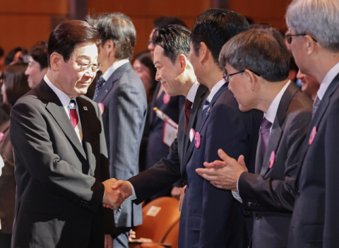 李대통령, 1채 뿐인 아파트 팔면서 부동산 전쟁 승부수