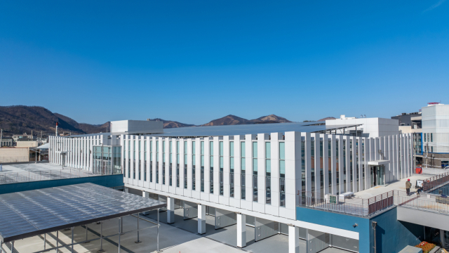 착공 23개월만인 지난해 말 준공된 영덕전통시장 전경. 영덕군 제공