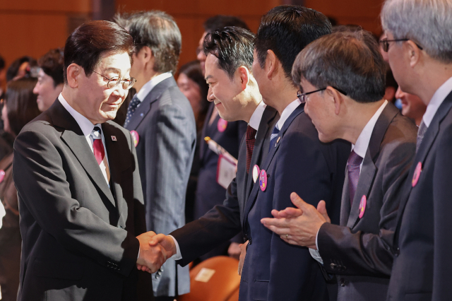 1채 뿐인 아파트 내놓은 李대통령…'부동산 전쟁' 승부수 띄웠다