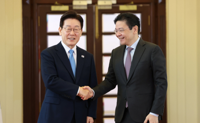싱가포르 총리 만난 李 