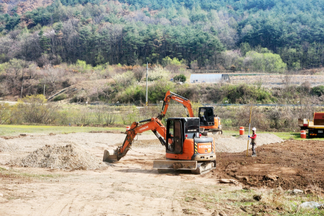 겨울철 영하의 기온으로 인한 건설공사 시공 품질 저하와 부실시공 우려로 지난해 12월 18일부터 내려졌던 청송군의 동절기 공사 시공중지 명령이 3일부터 본격 해제됐다. 청송군 제공