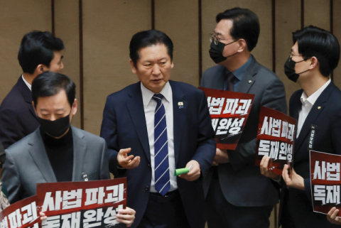 美-이란 전쟁통에도…입법폭주 與, 속수무책 野, 속타는 국민