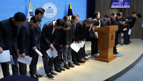 巨與에 맞선 국힘, 존재감 어디로?…의원들 사이에선 무기력감만 