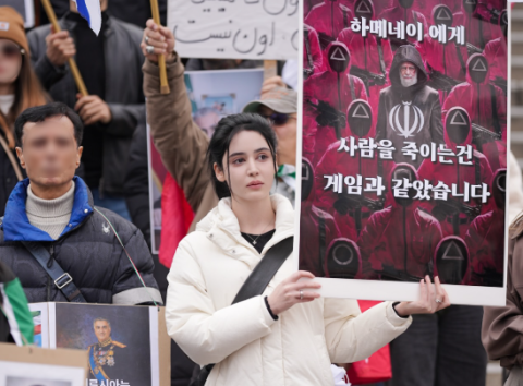 '미스 이란' 향한 질문 