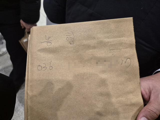 전 의원 출판기념회에서 