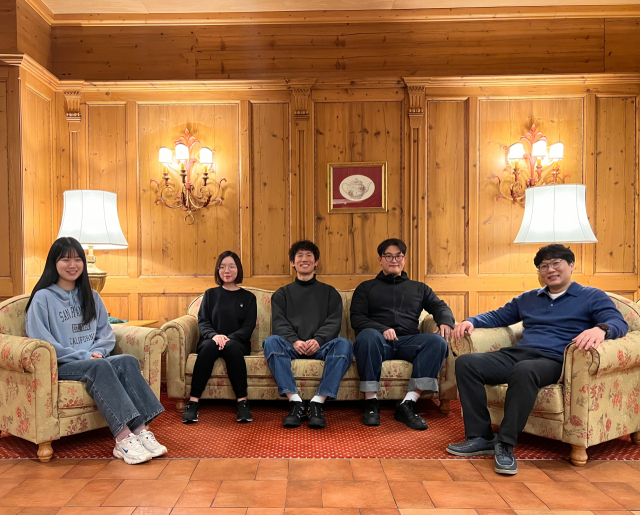 광데이터 저장기술을 개발한 포스텍 연구진(왼쪽부터 구연정 박사·통합과정 김수정·이형우 박사·통합과정 문태영·박경덕 교수). 포스텍 제공.