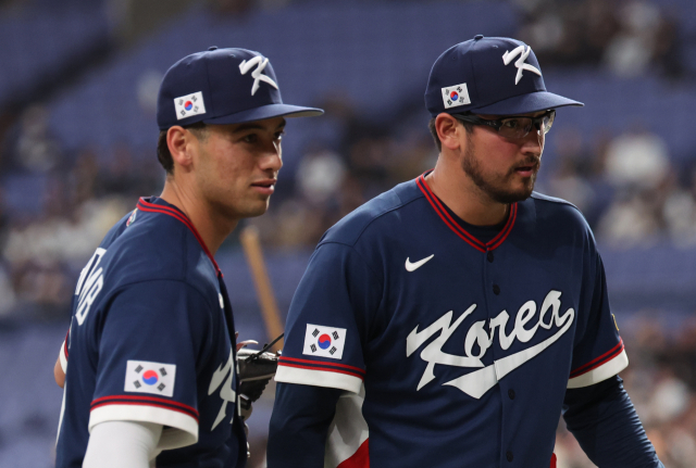 한국 WBC 대표팀의 한국계 선수 데인 더닝(오른쪽)과 셰이 위트컴. 연합뉴스