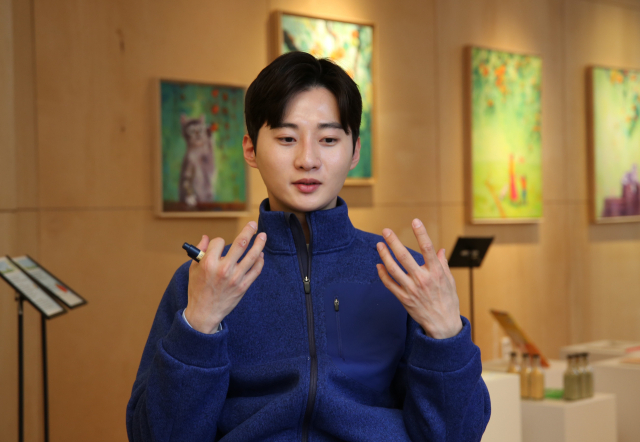 도원대 총괄 디렉터가 전시공간인 보이드갤러리에서 복합문화공간 클리프1912에 대해 설명하고 있다. 김도훈 기자