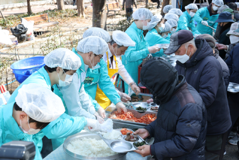 iM뱅크, 지역 소외계층 위한 '행복한 밥상' 무료급식 행사 