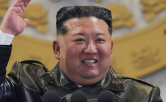 김정은, 전략순항미사일 시험발사 참관…