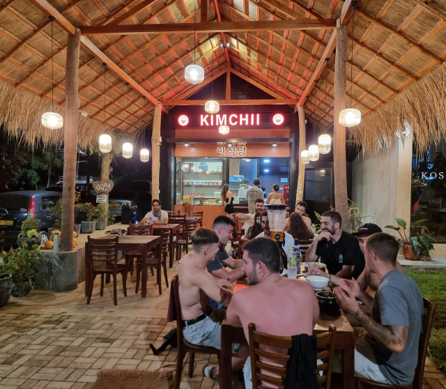 정글추장 한국교민이 최근 개업하여 맛집으로 소문난 한국식당 김치가 인기 절정이다.