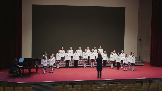 봉화의 봉꽃송이청소년합창단이 대한민국국제합창대회에서 은상·특별상을 동시에 수상했다. 봉화교육지원청 제공