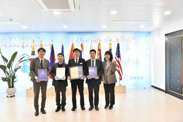 봉화의 봉꽃송이청소년합창단이 대한민국국제합창대회에서 은상·특별상을 동시에 수상했다. 봉화교육지원청 제공