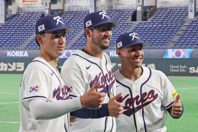 WBC에 출전하고 있는 한국 대표팀의 셰이 위트컴, 데인 더닝, 저마이 존스(왼쪽부터). 연합뉴스