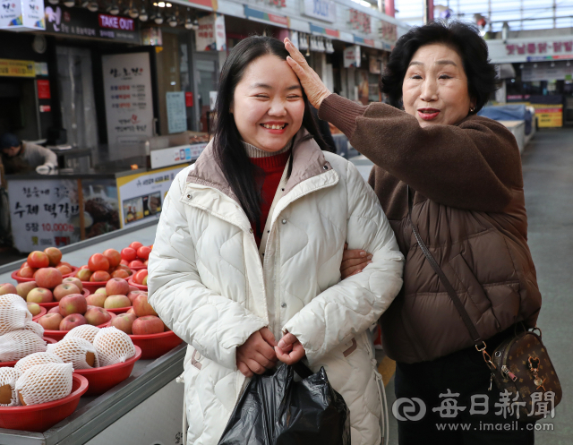 시어머니 양두희 씨는 베트남 며느리 레티몽찐 씨를 
