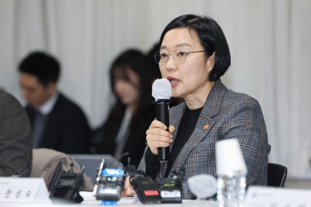 한성숙 중소벤처기업부 장관이 6일 서울 영등포구 중소기업중앙회에서 열린 중동상황 관련 중소기업 영향 점검 회의에서 모두발언하고 있다. 연합뉴스