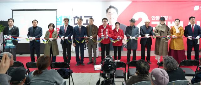 권백신 안동시장 예비후보가 7일 사무실을 열고 본격 선거전에 나섰다. 엄재진 기자