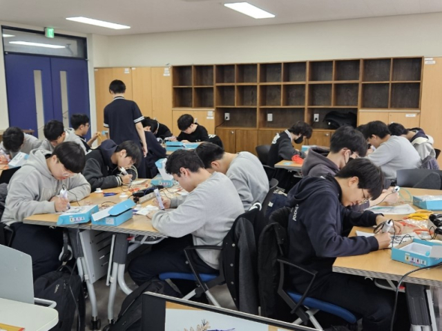 대구시교육청 산하 10개 공공도서관들이 지역 초·중·고 및 특수학교 학생들의 창의력 신장과 진로 탐색을 돕는 139개의 다양한 